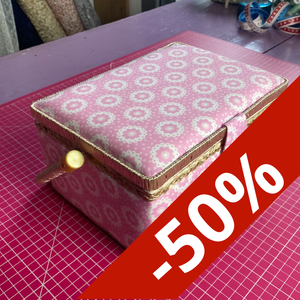 Boîte de couture L rose à motif blanc