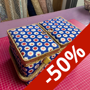 Boîte de couture M bleue à motifs ciseaux et pelotes